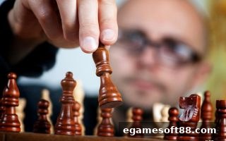 从入门到精通：电子游戏软件带你玩转五子棋战术精髓